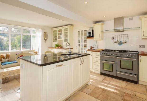 Kitchen/Breakfast Rm