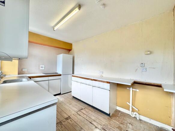 Dipple Court, Kilbirnie kitchen pic