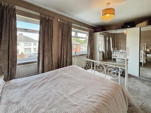 3 bed Semi-Detached for sale Image 8