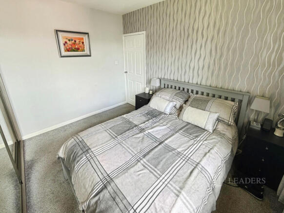 3 bed Flat to rent Image 7