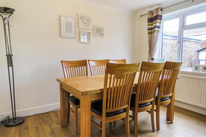 LIVING / DINING ROOM