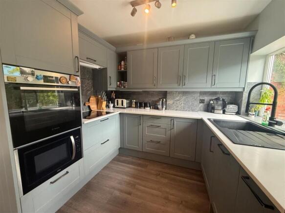 kitchen 3.jpg