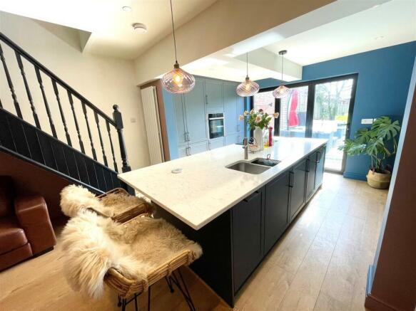 kitchen island.jpg