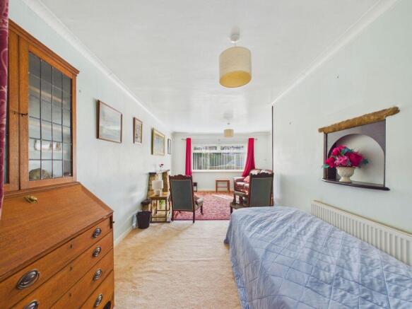 4 bed Detached Bungalow for sale Image 8
