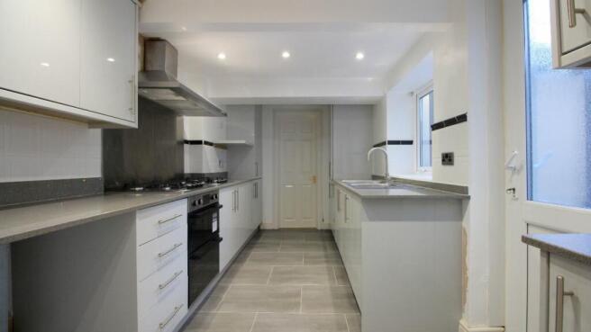 1 bed House Share to rent Image 4