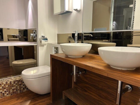 3 bed Apartment to rent Image 11
