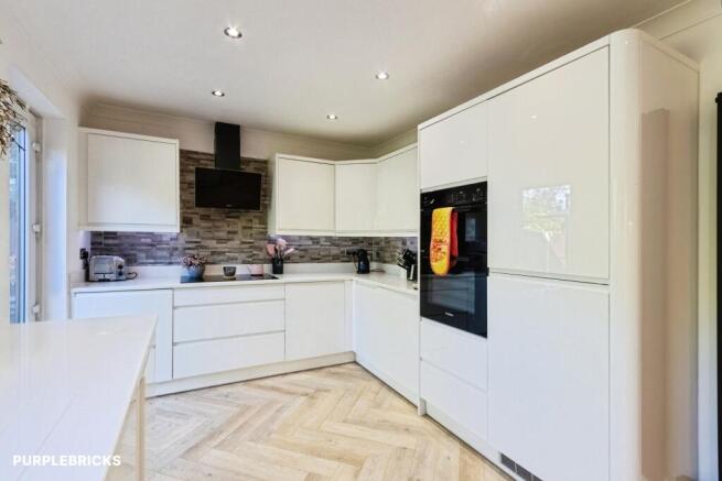4 bed Detached for sale Image 7