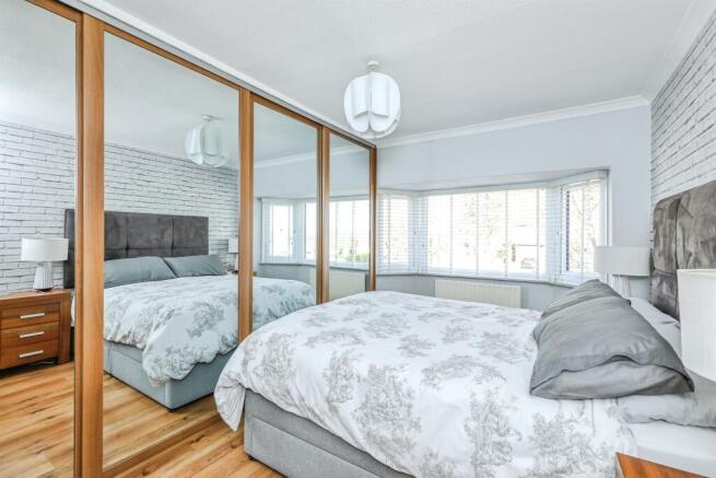 4 bed Semi-Detached for sale Image 12