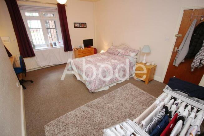 6 bed House to rent Image 10
