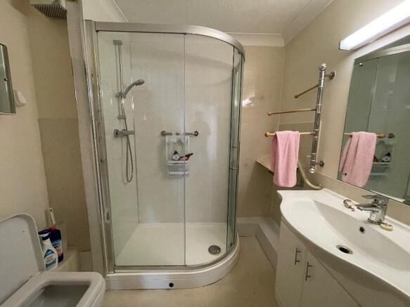 SHOWER ROOM