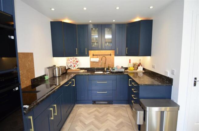 KITCHEN/ DINER