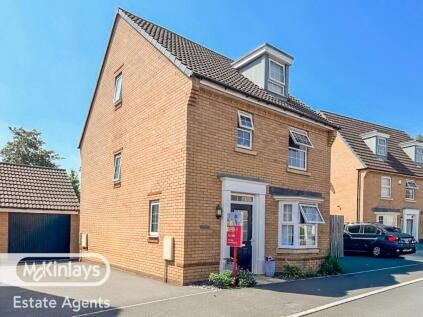 4 bedrooms town house, south facing garden, Garage and Parking.Creech St. Michael