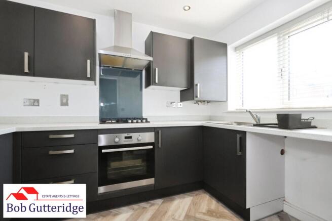 MODERN FITTED KITCHEN