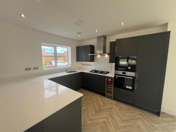 Kitchen, diner & family room