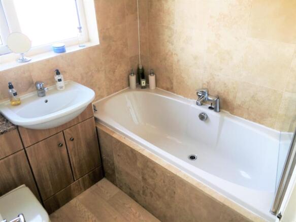 Modern style Family Bathroom
