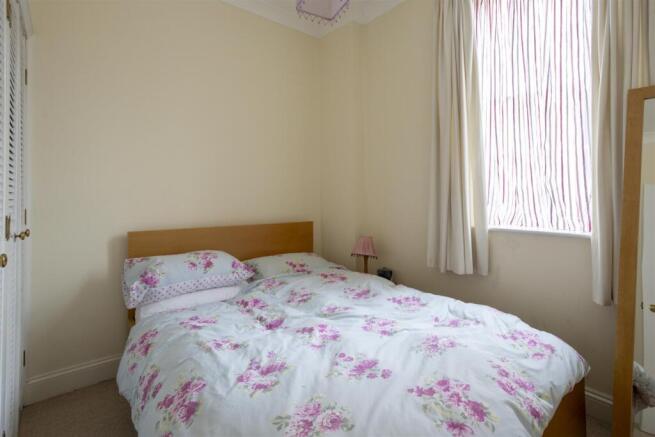 2 bed Apartment to rent Image 12