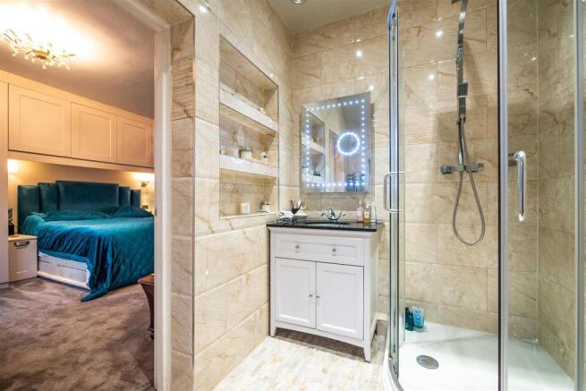 Master ensuite