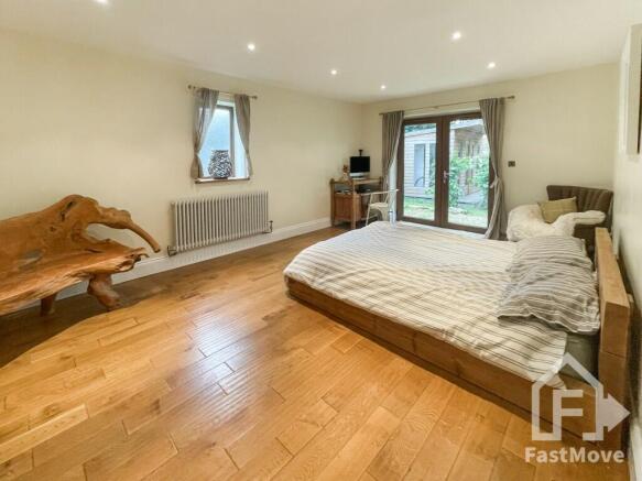 4 bed Detached for sale Image 10
