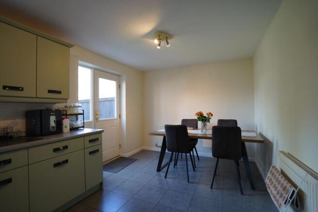 3 bed Town House for sale Image 3