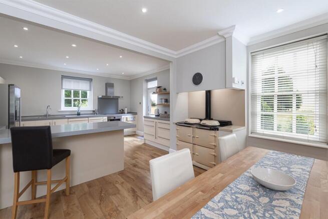 4 bed Detached for sale Image 10