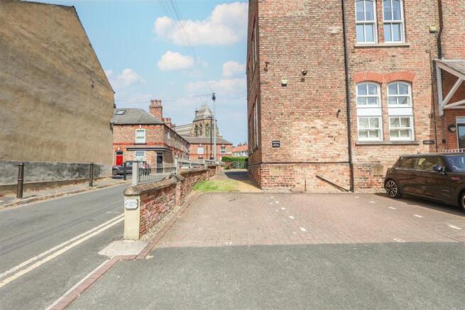 2 bed Apartment for sale Image 9