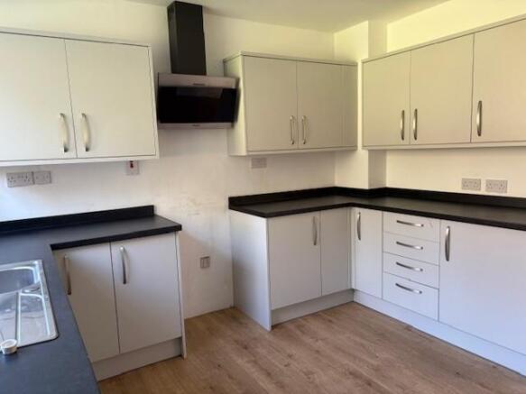 kitchen 2.jpg