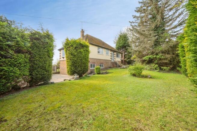 3-bed detached on Sheffield Road, Conisbrough, Doncaster, £300,000