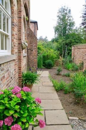 Side Walled Ga...