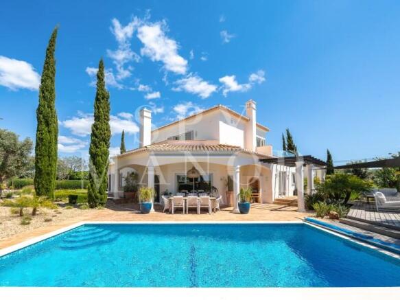 Frontline golf luxury villa with private pool and Mediterranean garden at Gramacho Golf Course, Lagoa, Algarve. High-end property for sale near Carvoeiro.