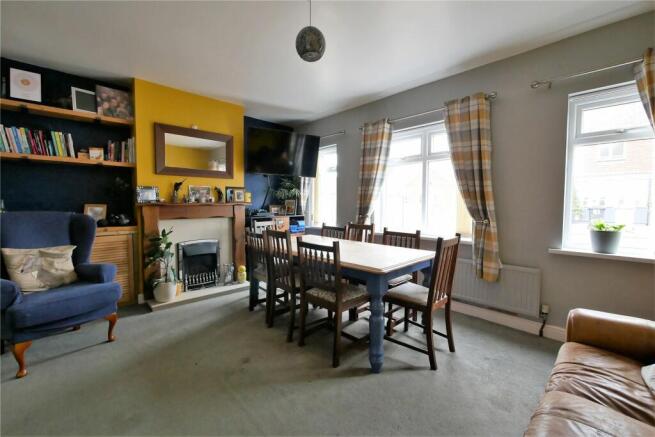 Lounge/Dining Room