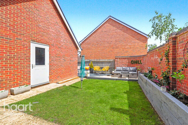 Chandler Drive, Bordon photo 4