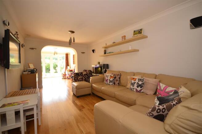 Lounge / Dining Area