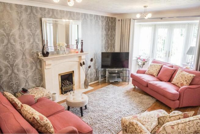 Lounge/Dining Room