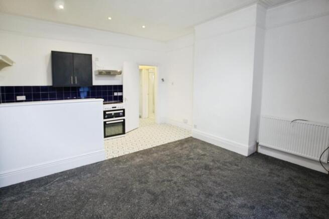 1 bed Flat to rent Image 4