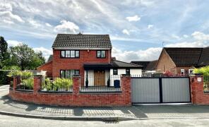 11, Castle Close, Nottingham NG13 0EH