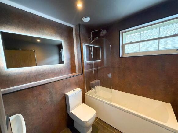 5 bed Apartment to rent Image 10