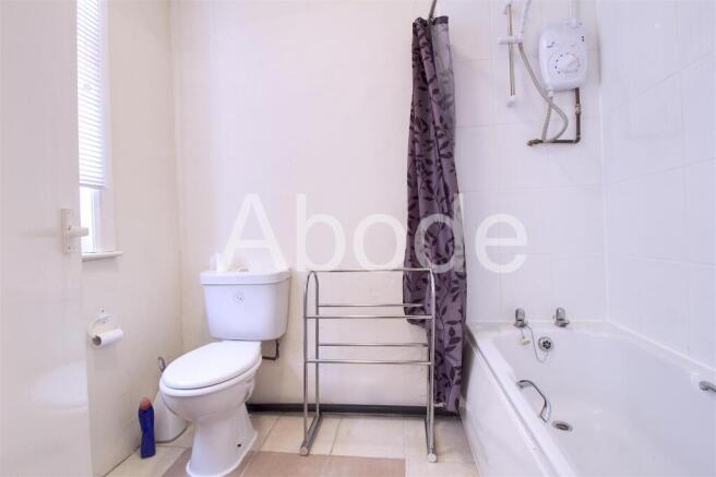 3 bed House to rent Image 5