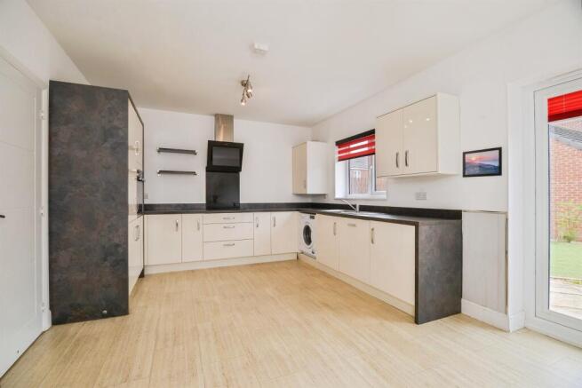 3 bed Detached for sale Image 4