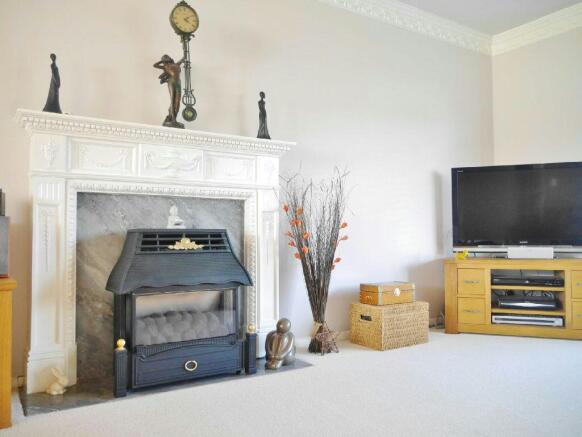 Lounge Photo 3