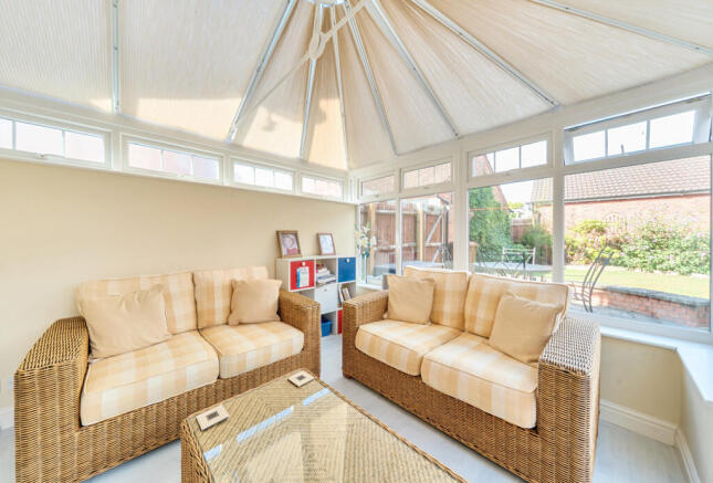 1327736-4-687a0b4...