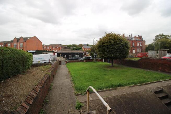 8 bed Terraced to rent Image 7