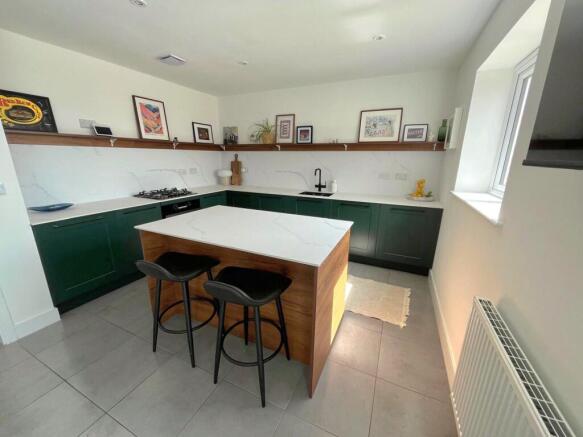 4 bed Detached for sale Image 4