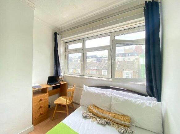 room-2-flat-12-gilbertson-house-e14-8pl-993562