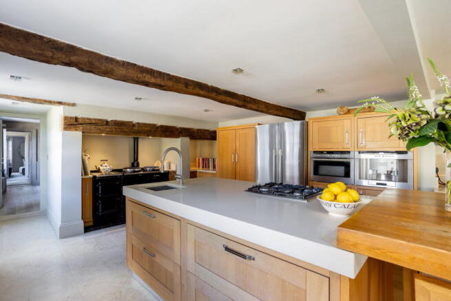 6 bed Town House for sale Image 10