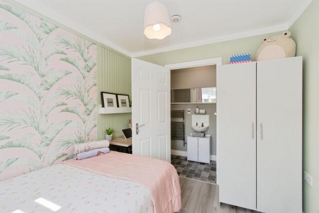 3 bed Town House for sale Image 9