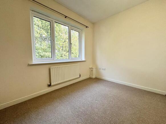 2 bed Apartment to rent Image 9