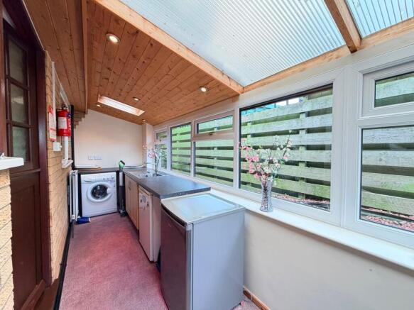 4 bed Detached for sale Image 8