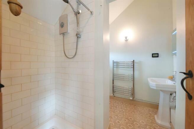 Bedroom 1 En-suite.jpg