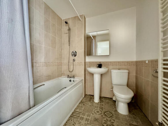 3 bed Town House to rent Image 12