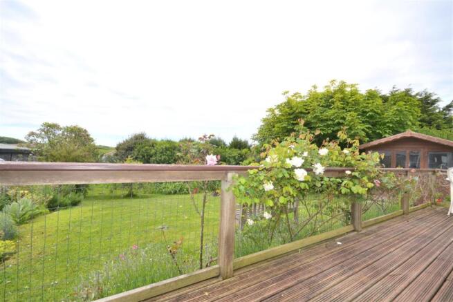 Rear sun deck.JPG
